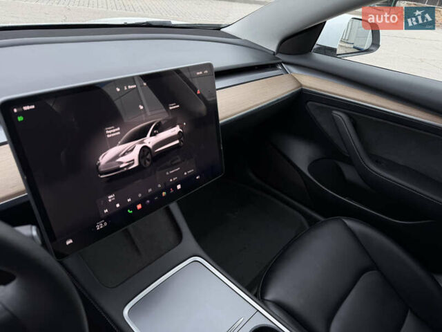 Белый Тесла Модель 3, объемом двигателя 0 л и пробегом 31 тыс. км за 17999 $, фото 10 на Automoto.ua