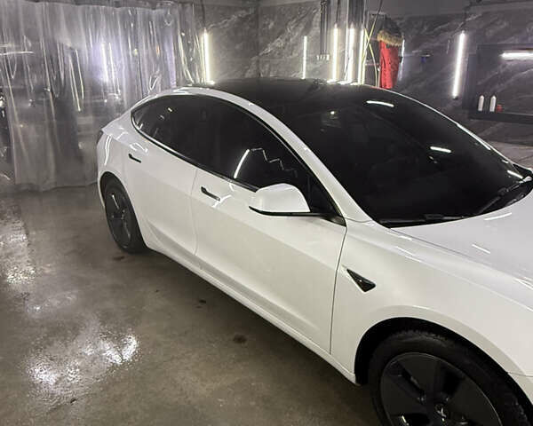 Білий Тесла Модель 3, об'ємом двигуна 0 л та пробігом 18 тис. км за 21500 $, фото 3 на Automoto.ua