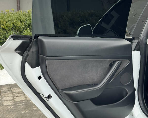 Белый Тесла Модель 3, объемом двигателя 0 л и пробегом 30 тыс. км за 22700 $, фото 47 на Automoto.ua