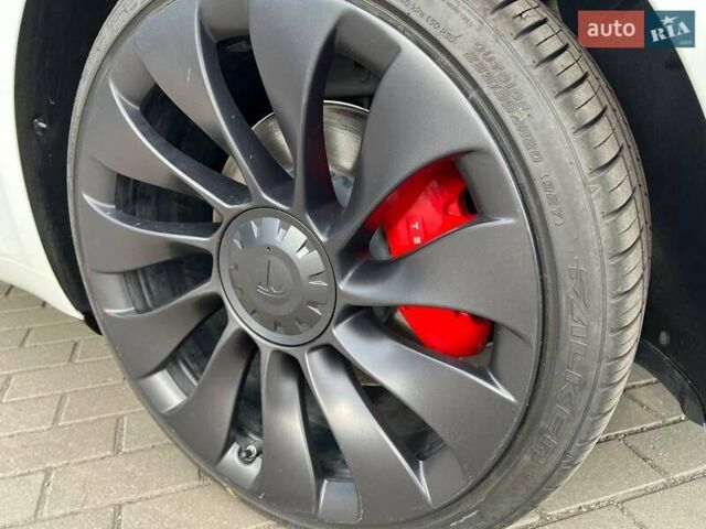 Білий Тесла Модель 3, об'ємом двигуна 0 л та пробігом 5 тис. км за 36500 $, фото 18 на Automoto.ua