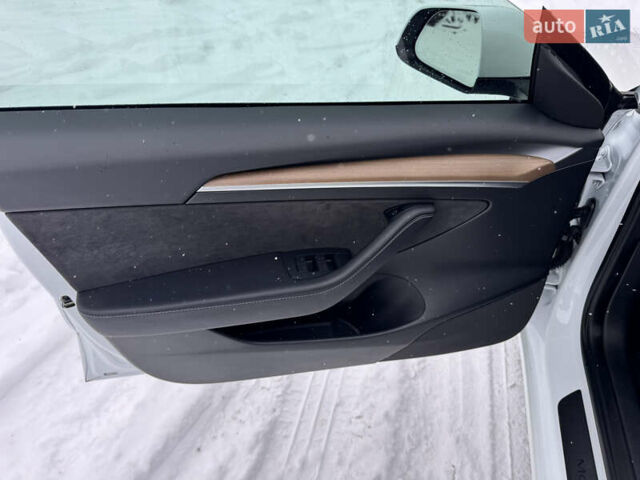 Белый Тесла Модель 3, объемом двигателя 0 л и пробегом 34 тыс. км за 21000 $, фото 17 на Automoto.ua