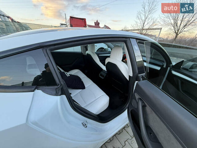 Білий Тесла Модель 3, об'ємом двигуна 0 л та пробігом 42 тис. км за 25500 $, фото 10 на Automoto.ua