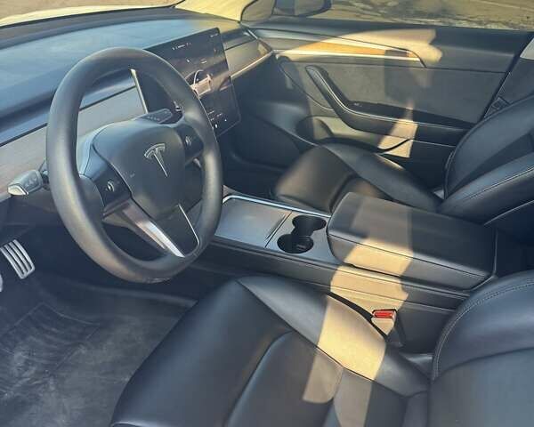 Белый Тесла Модель 3, объемом двигателя 0 л и пробегом 41 тыс. км за 24999 $, фото 10 на Automoto.ua