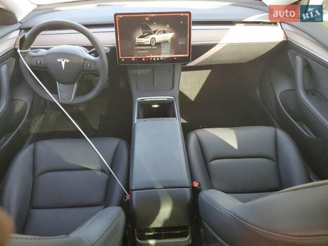 Белый Тесла Модель 3, объемом двигателя 0 л и пробегом 22 тыс. км за 8500 $, фото 7 на Automoto.ua