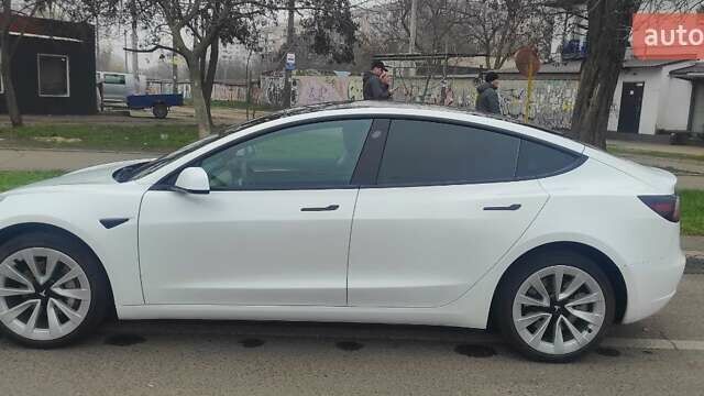 Белый Тесла Модель 3, объемом двигателя 0 л и пробегом 48 тыс. км за 20000 $, фото 1 на Automoto.ua