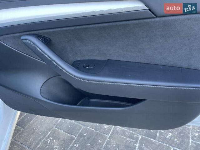 Білий Тесла Модель 3, об'ємом двигуна 0 л та пробігом 78 тис. км за 26200 $, фото 31 на Automoto.ua