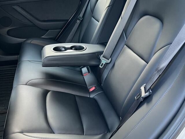 Білий Тесла Модель 3, об'ємом двигуна 0 л та пробігом 52 тис. км за 20300 $, фото 17 на Automoto.ua