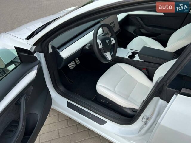 Білий Тесла Модель 3, об'ємом двигуна 0 л та пробігом 5 тис. км за 30900 $, фото 22 на Automoto.ua