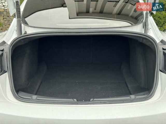 Белый Тесла Модель 3, объемом двигателя 0 л и пробегом 30 тыс. км за 22700 $, фото 51 на Automoto.ua