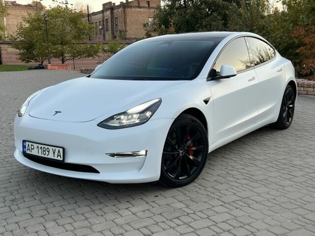 Белый Тесла Модель 3, объемом двигателя 0 л и пробегом 44 тыс. км за 28000 $, фото 1 на Automoto.ua