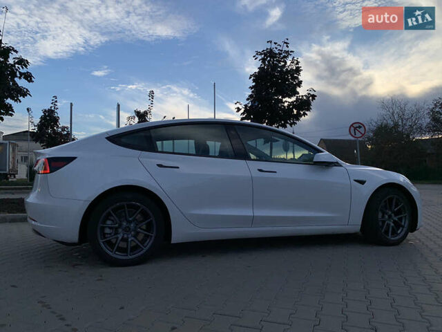 Білий Тесла Модель 3, об'ємом двигуна 0 л та пробігом 20 тис. км за 22600 $, фото 4 на Automoto.ua