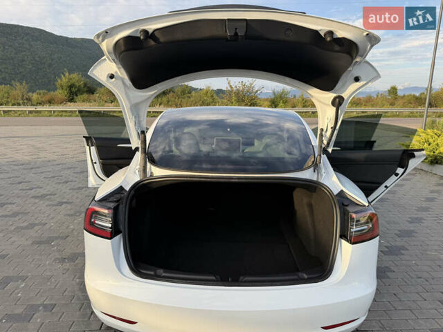 Білий Тесла Модель 3, об'ємом двигуна 0 л та пробігом 42 тис. км за 25500 $, фото 19 на Automoto.ua