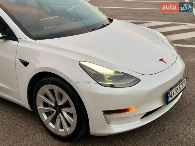 Білий Тесла Модель 3, об'ємом двигуна 0 л та пробігом 34 тис. км за 20999 $, фото 4 на Automoto.ua