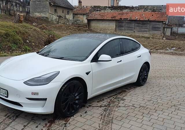 Белый Тесла Модель 3, объемом двигателя 0 л и пробегом 52 тыс. км за 25500 $, фото 19 на Automoto.ua