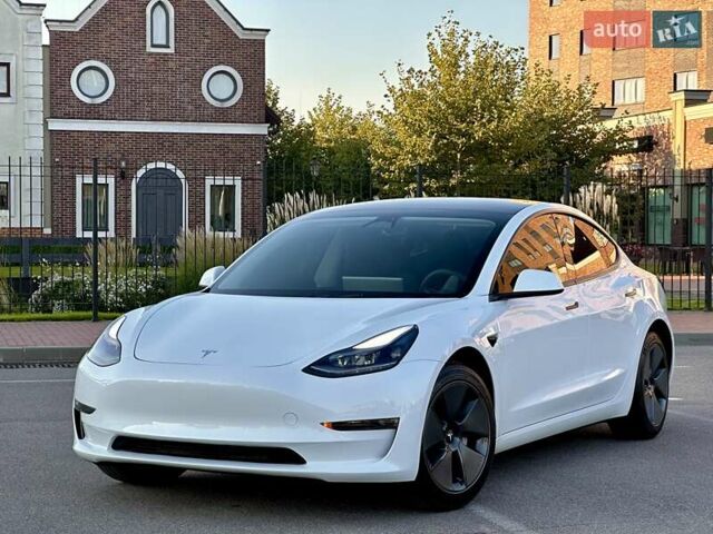 Білий Тесла Модель 3, об'ємом двигуна 0 л та пробігом 2 тис. км за 27700 $, фото 2 на Automoto.ua