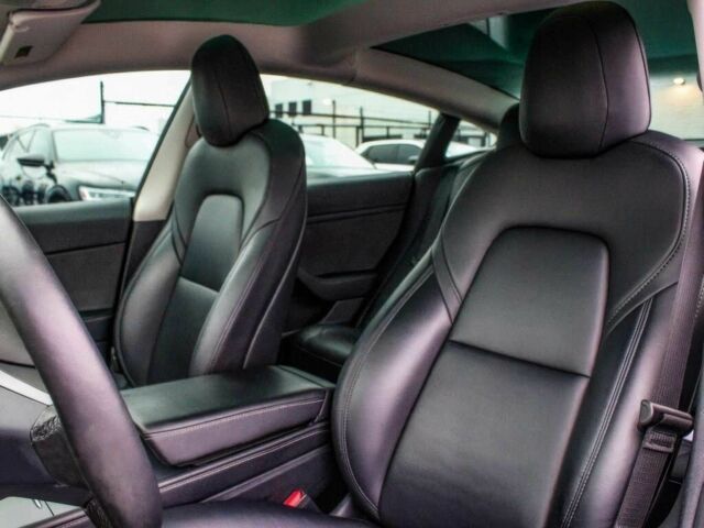 Белый Тесла Модель 3, объемом двигателя 0 л и пробегом 23 тыс. км за 16000 $, фото 5 на Automoto.ua