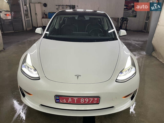 Белый Тесла Модель 3, объемом двигателя 0 л и пробегом 22 тыс. км за 23500 $, фото 1 на Automoto.ua