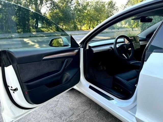 Білий Тесла Модель 3, об'ємом двигуна 0 л та пробігом 12 тис. км за 18200 $, фото 10 на Automoto.ua