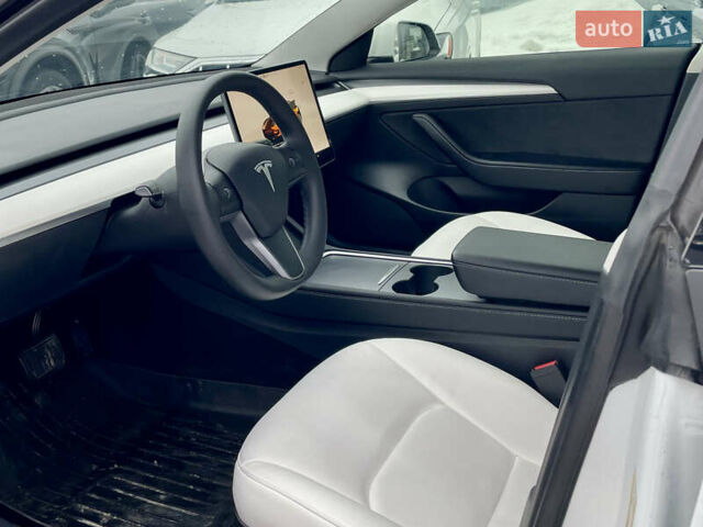 Білий Тесла Модель 3, об'ємом двигуна 0 л та пробігом 76 тис. км за 18800 $, фото 19 на Automoto.ua