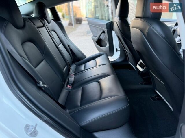 Белый Тесла Модель 3, объемом двигателя 0 л и пробегом 34 тыс. км за 18900 $, фото 36 на Automoto.ua