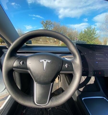 Белый Тесла Модель 3, объемом двигателя 0 л и пробегом 86 тыс. км за 17500 $, фото 35 на Automoto.ua