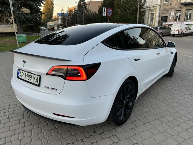 Белый Тесла Модель 3, объемом двигателя 0 л и пробегом 44 тыс. км за 28000 $, фото 2 на Automoto.ua