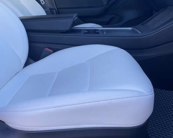 Білий Тесла Модель 3, об'ємом двигуна 0 л та пробігом 78 тис. км за 26200 $, фото 21 на Automoto.ua