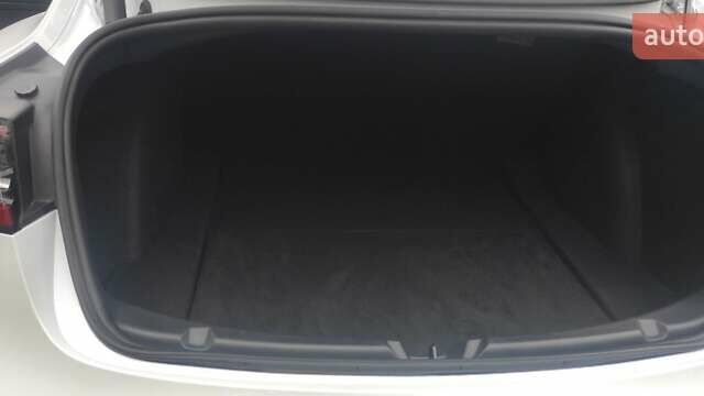 Белый Тесла Модель 3, объемом двигателя 0 л и пробегом 48 тыс. км за 20000 $, фото 8 на Automoto.ua