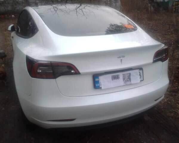 Белый Тесла Модель 3, объемом двигателя 0 л и пробегом 27 тыс. км за 21000 $, фото 1 на Automoto.ua