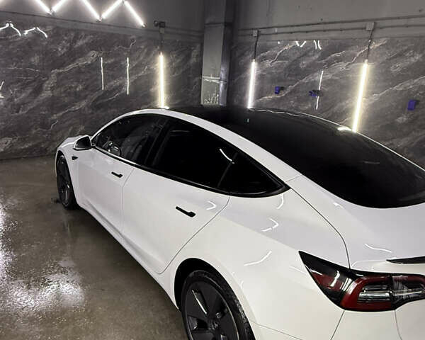 Білий Тесла Модель 3, об'ємом двигуна 0 л та пробігом 18 тис. км за 21500 $, фото 6 на Automoto.ua