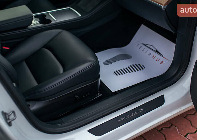 Белый Тесла Модель 3, объемом двигателя 0 л и пробегом 5 тыс. км за 27500 $, фото 42 на Automoto.ua