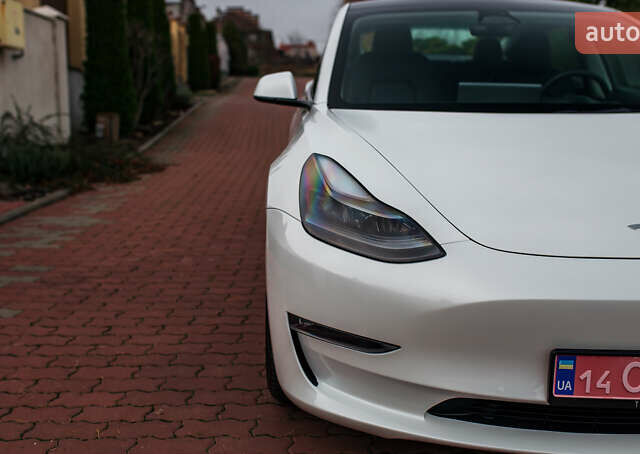 Белый Тесла Модель 3, объемом двигателя 0 л и пробегом 5 тыс. км за 27500 $, фото 2 на Automoto.ua