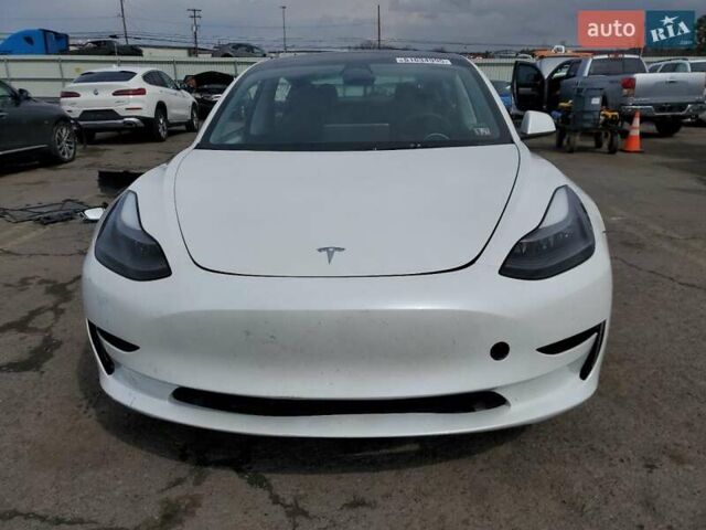 Белый Тесла Модель 3, объемом двигателя 0 л и пробегом 30 тыс. км за 4500 $, фото 4 на Automoto.ua