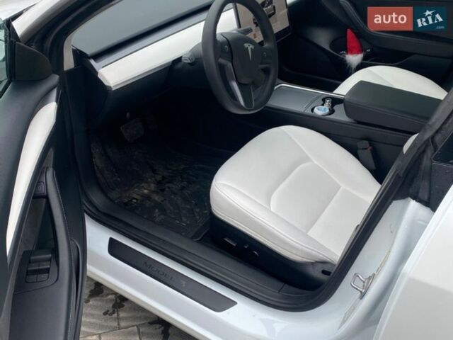 Белый Тесла Модель 3, объемом двигателя 0 л и пробегом 31 тыс. км за 19800 $, фото 7 на Automoto.ua