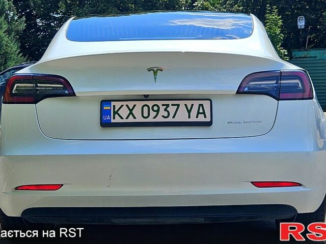Білий Тесла Модель 3, об'ємом двигуна 0.2 л та пробігом 104 тис. км за 19999 $, фото 1 на Automoto.ua
