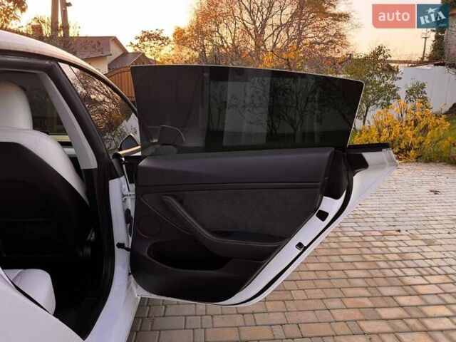 Белый Тесла Модель 3, объемом двигателя 0 л и пробегом 48 тыс. км за 23000 $, фото 26 на Automoto.ua