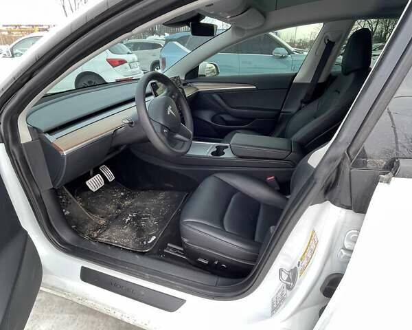 Білий Тесла Модель 3, об'ємом двигуна 0 л та пробігом 26 тис. км за 26000 $, фото 10 на Automoto.ua