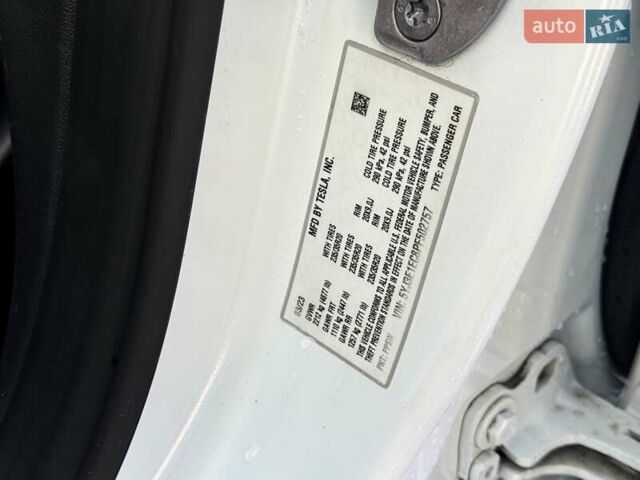 Белый Тесла Модель 3, объемом двигателя 0 л и пробегом 35 тыс. км за 27999 $, фото 26 на Automoto.ua