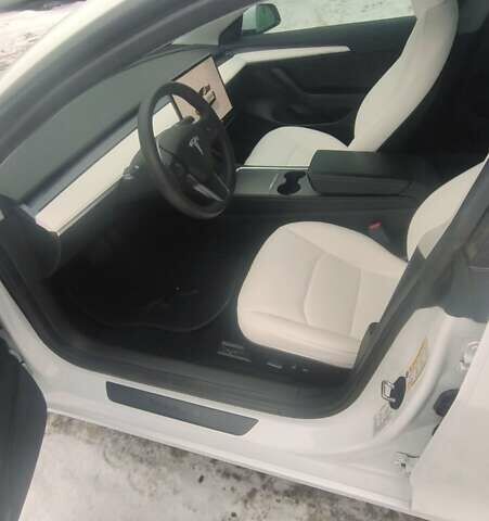 Белый Тесла Модель 3, объемом двигателя 0 л и пробегом 56 тыс. км за 18800 $, фото 7 на Automoto.ua