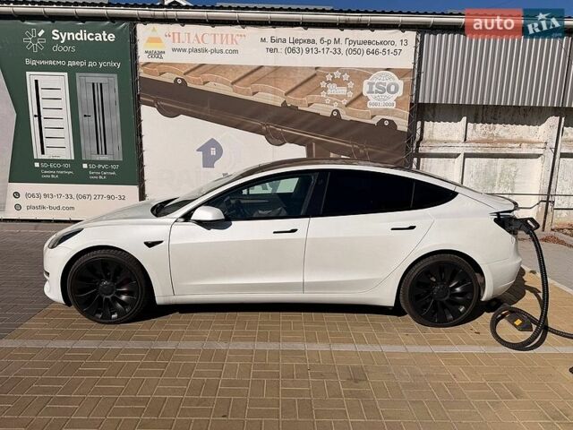 Белый Тесла Модель 3, объемом двигателя 0 л и пробегом 38 тыс. км за 25000 $, фото 3 на Automoto.ua