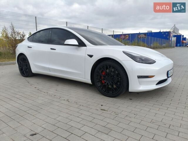 Белый Тесла Модель 3, объемом двигателя 0 л и пробегом 62 тыс. км за 21800 $, фото 1 на Automoto.ua
