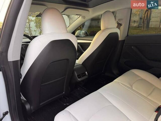 Белый Тесла Модель 3, объемом двигателя 0 л и пробегом 48 тыс. км за 23000 $, фото 20 на Automoto.ua