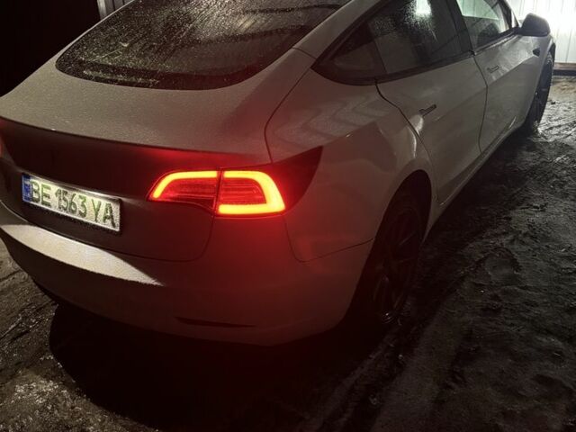 Білий Тесла Модель 3, об'ємом двигуна 0 л та пробігом 60 тис. км за 23500 $, фото 3 на Automoto.ua