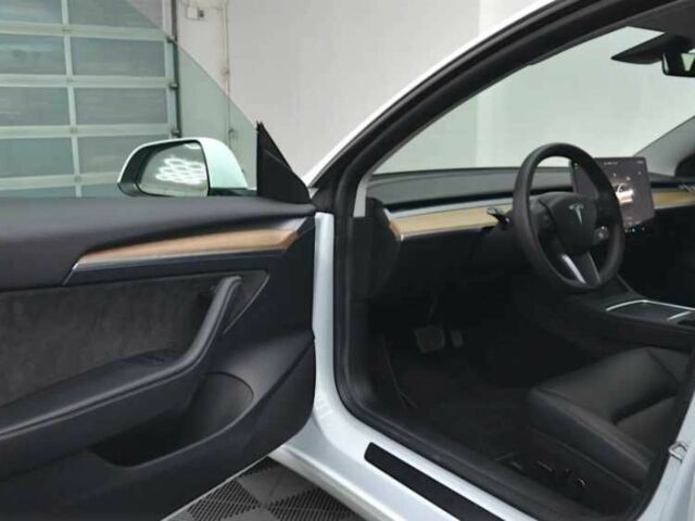 Білий Тесла Модель 3, об'ємом двигуна 0 л та пробігом 32 тис. км за 10500 $, фото 9 на Automoto.ua