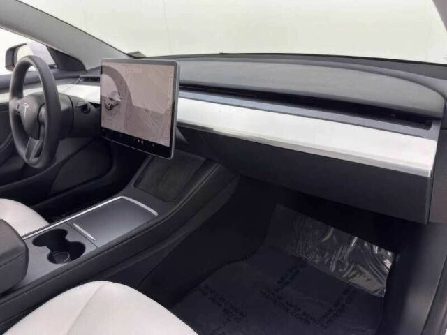 Белый Тесла Модель 3, объемом двигателя 0 л и пробегом 15 тыс. км за 9600 $, фото 10 на Automoto.ua