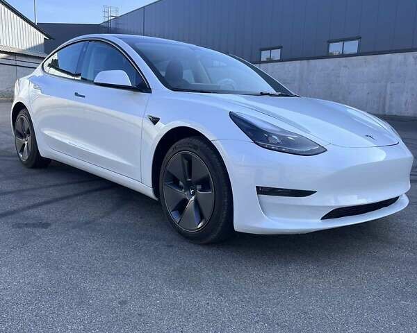 Білий Тесла Модель 3, об'ємом двигуна 0 л та пробігом 52 тис. км за 22500 $, фото 1 на Automoto.ua