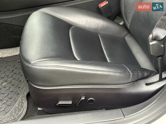 Білий Тесла Модель 3, об'ємом двигуна 0 л та пробігом 70 тис. км за 19999 $, фото 34 на Automoto.ua