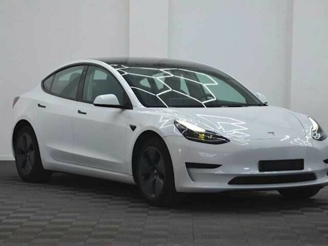 Білий Тесла Модель 3, об'ємом двигуна 0 л та пробігом 32 тис. км за 10500 $, фото 1 на Automoto.ua