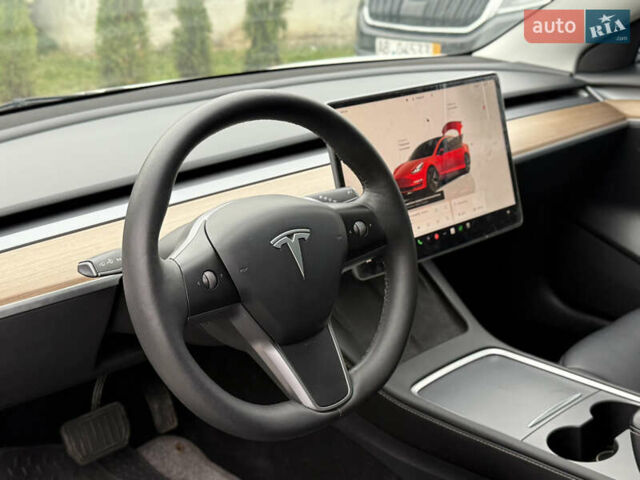 Білий Тесла Модель 3, об'ємом двигуна 0 л та пробігом 70 тис. км за 19999 $, фото 37 на Automoto.ua