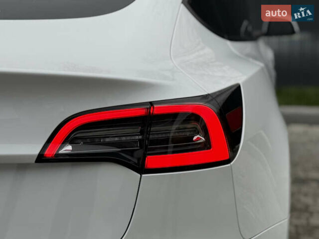 Білий Тесла Модель 3, об'ємом двигуна 0 л та пробігом 70 тис. км за 19999 $, фото 28 на Automoto.ua